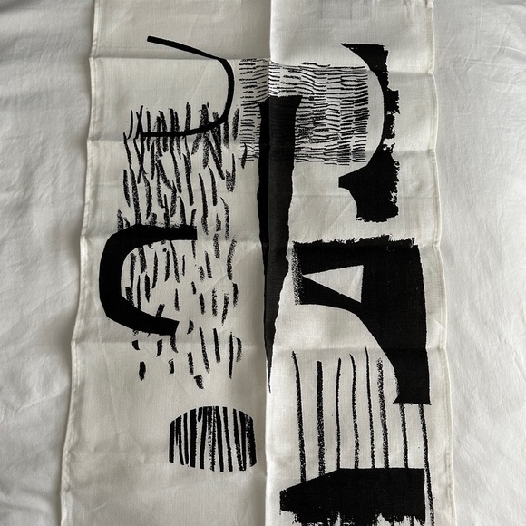 Pair of Laura Slater Textiles UK tea towels - Picture 2 of 3